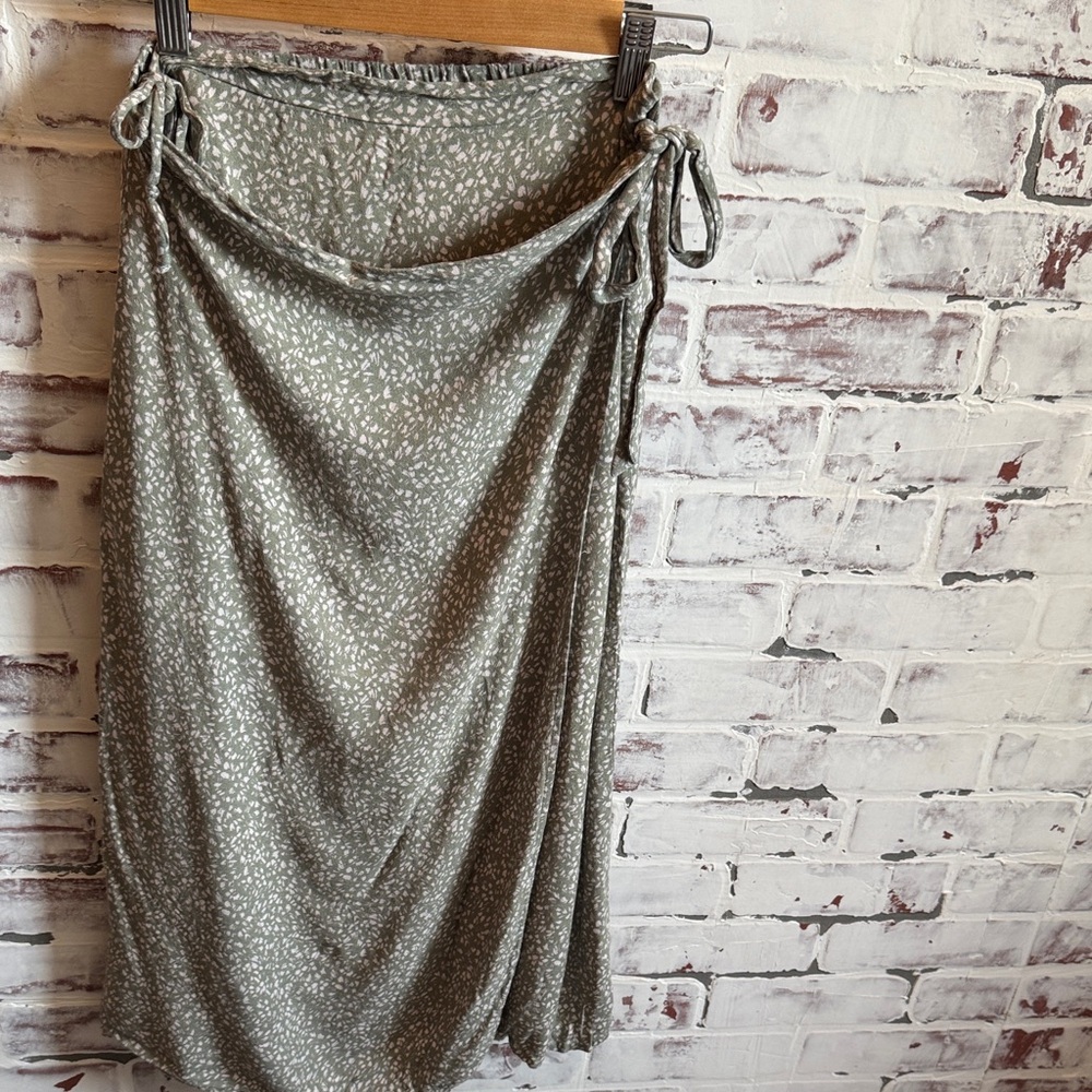 Urban Romantics Print Green Wrap Skirt